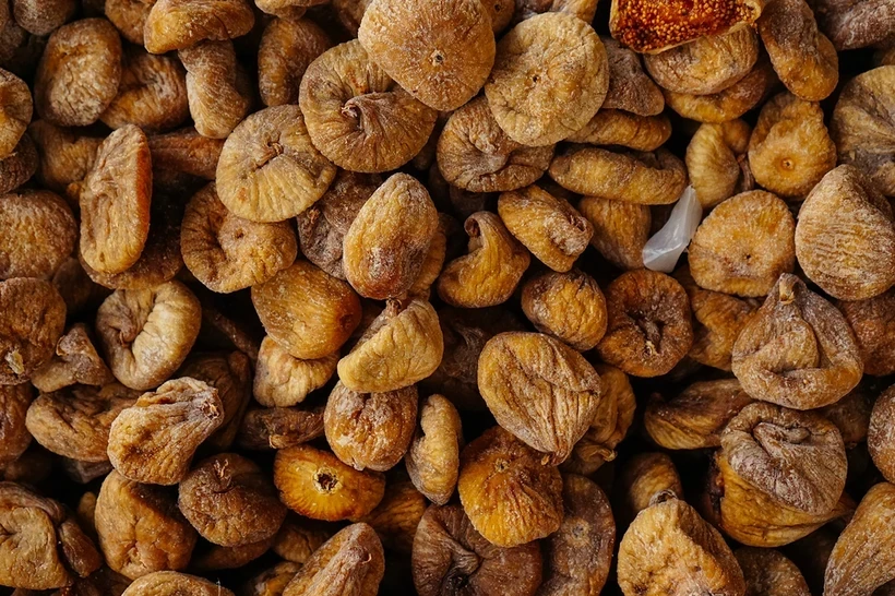 Yong‘oq va Quritilgan mevalar image