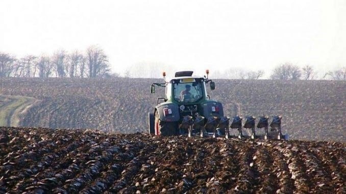 Narezka ariq olish va ekish uchun 