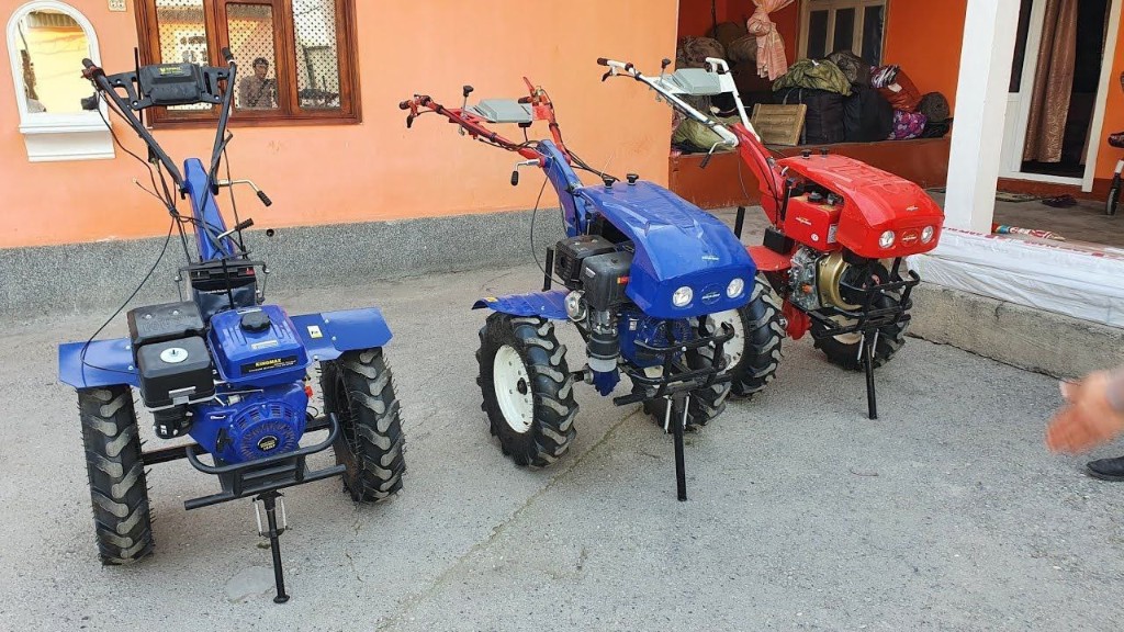 Ахоли ва дехқон хўжаликларга техника хизмати