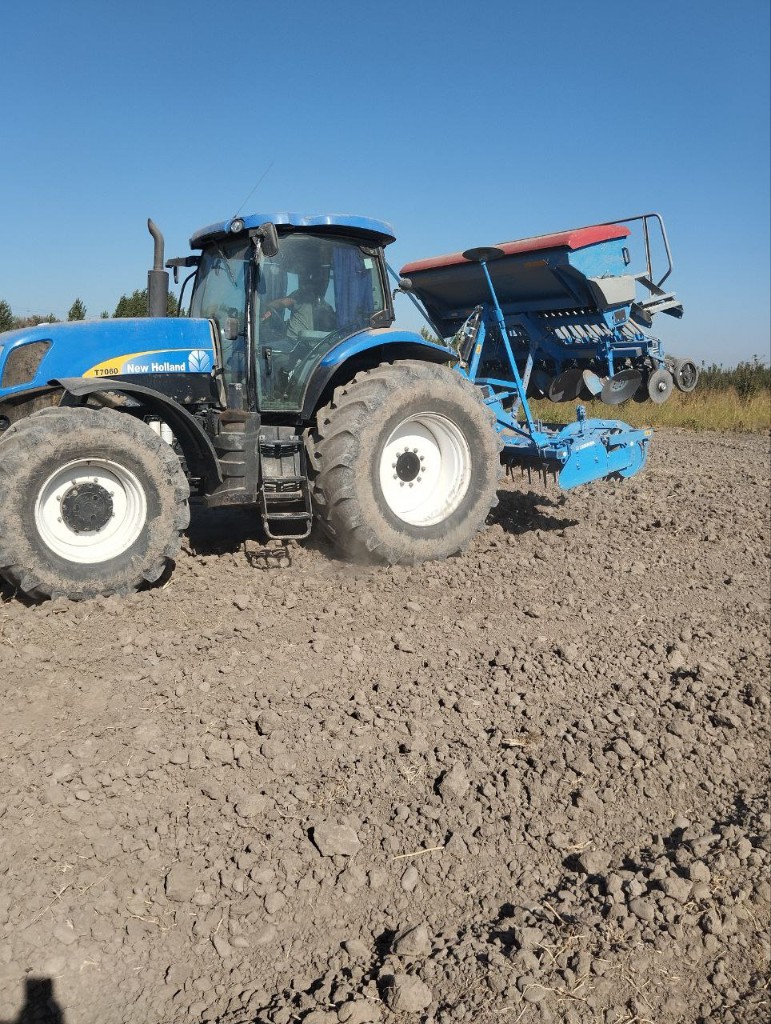 Qishloq xo'jaligi ekinlarini ekish uchun yer tayyorlash va ekish